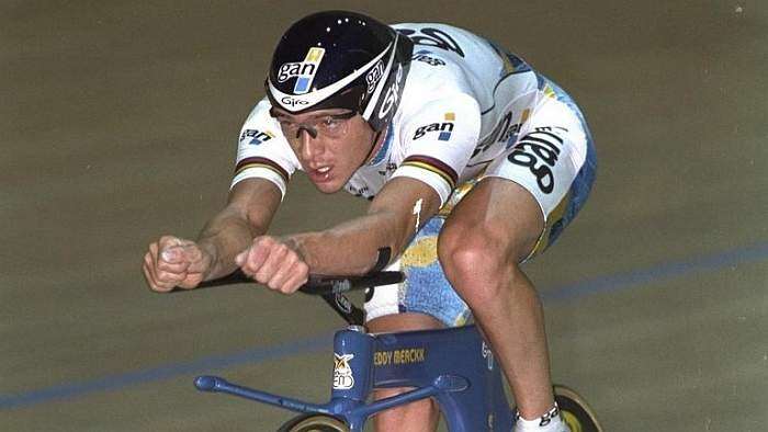 Chris Boardman capturing the Ultimate Hour Record - Superman position.