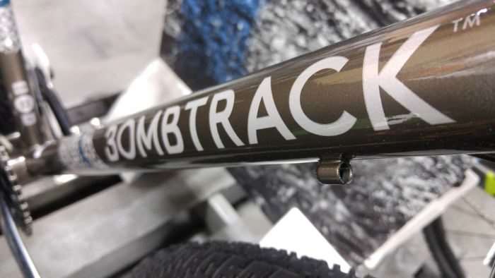 bombtrackhookext2016-8