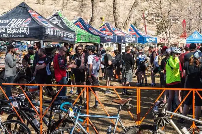 Free beer & Food from Oskar Blues and a line of other sponsor/vendors to check out at the expo. Photo by Ryan Cutler.