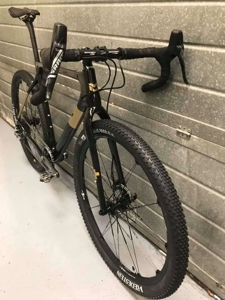 Elektrisch fluweel speling Featured Bike: Andrew Vince's Merit Plus Carbon Gravel Bike - Gravel  Cyclist: The Gravel Cycling Experience