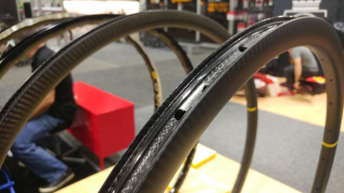 Spotted At Nahbs 19 Mavic Prototype Carbon Gravel Wheels New Rims Gravel Cyclist The Gravel Cycling Experience
