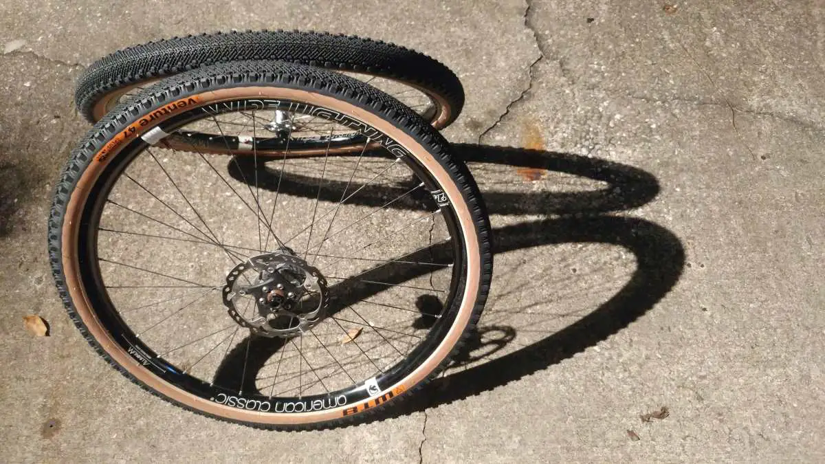 47mm gravel tires