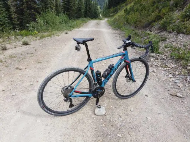 pivot vault gravel bike review