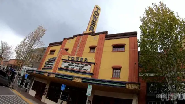 tour downtown bend oregon by bicycle