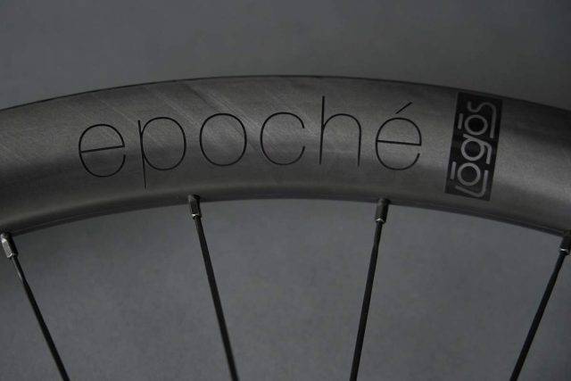 logos components carbon rim