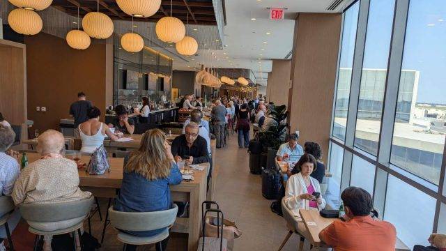 american airlines flagship lounge philadelphia