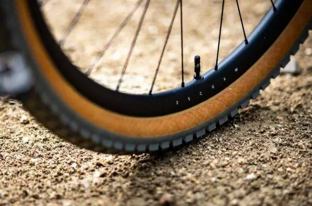 HUNT 25 Carbon Gravel X-Wide review