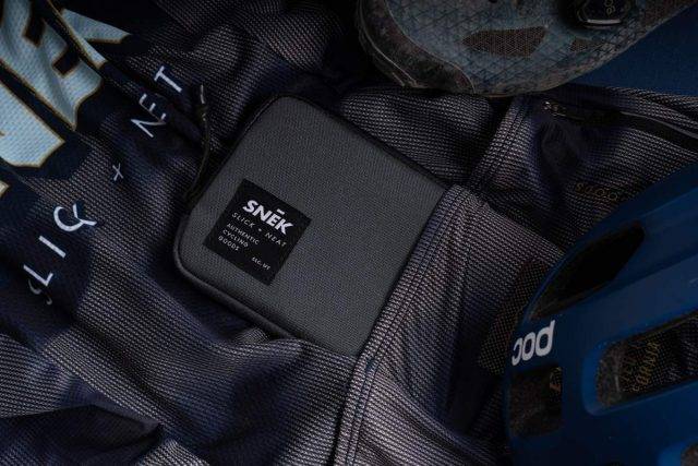 snek cycling Wanderer Travel Wallet review