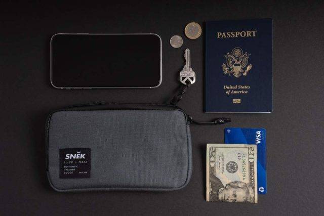 snek cycling Wanderer Travel Wallet review