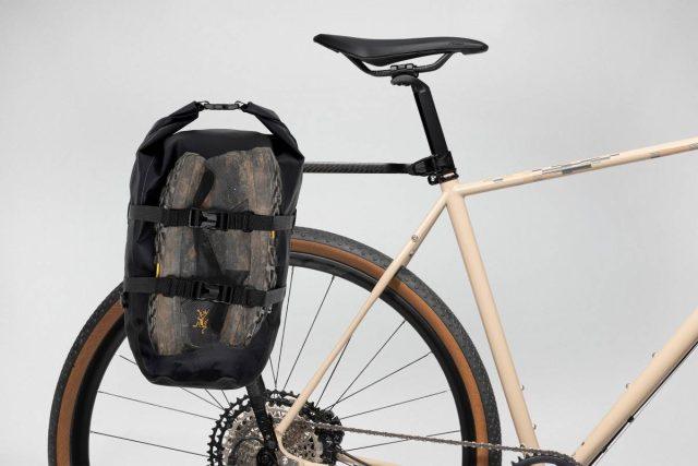 tailfin cycling 22l pannier review