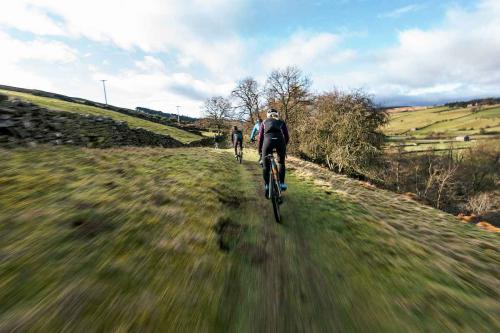 ride the struggle uk gravel