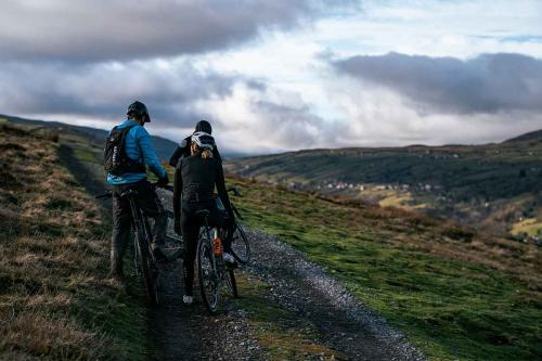 ride the struggle uk gravel